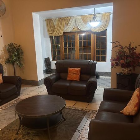 Rita'S Guesthouse Cc Vryheid Ngoại thất bức ảnh