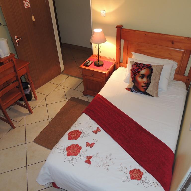 Rita'S Guesthouse Cc Vryheid Ngoại thất bức ảnh