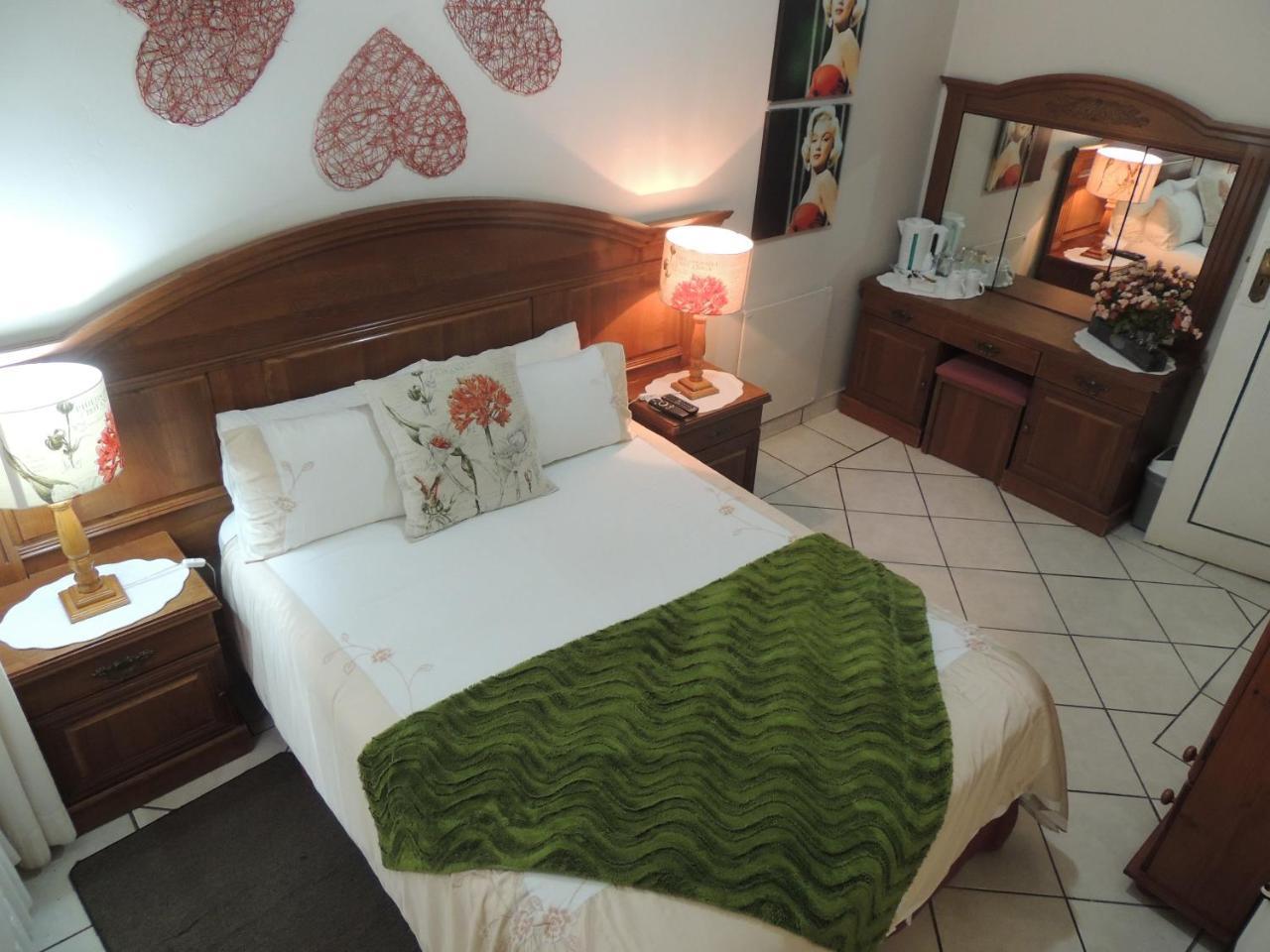 Rita'S Guesthouse Cc Vryheid Ngoại thất bức ảnh